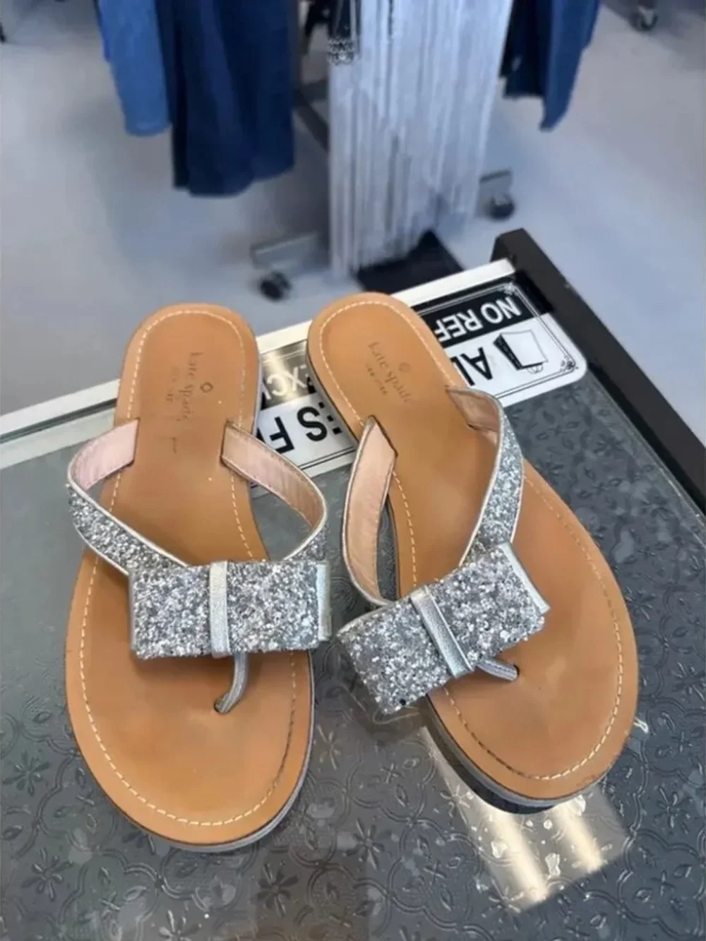 Kate Spade Size 6.5 Women's Silver Bow Flip Flops Sandal Shoes lot6412
